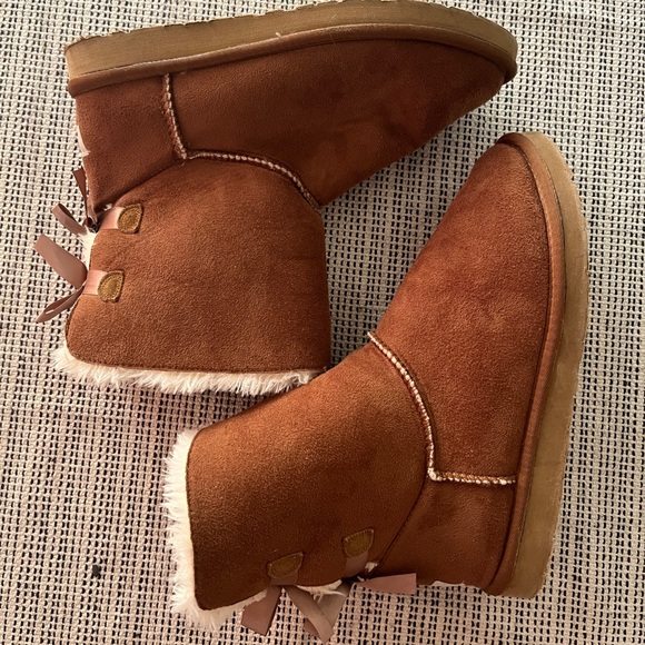 Uggs Bailey bow II -size 11 - Picture 1 of 7